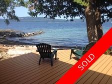 Thetis Island Beachfront 3 bdr home + cottage for sale:  3 + studio 1,696 sq.ft. (Listed 2015-07-10)